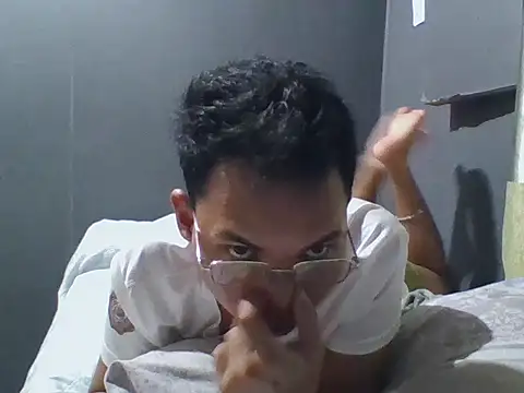 Snapshot of RogueSonX chatting on 6, 3, 2026 RogueSonX online show from 6, 3, 2026