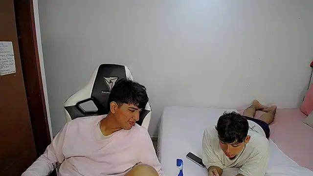 Maxwell boys online show from 25, 2, 2026