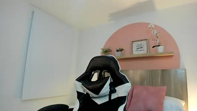 ivette swan online show from 25, 5, 2026