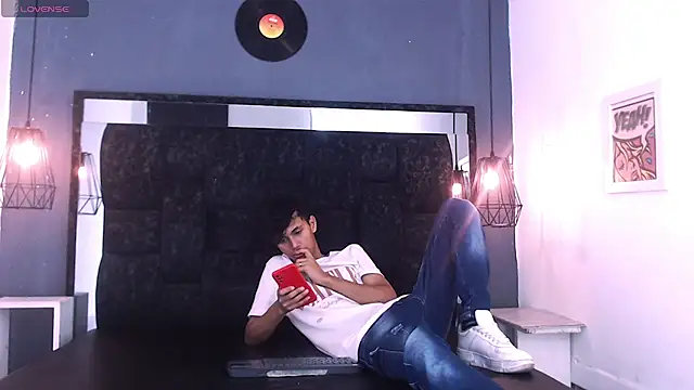 James And Kenet online show from 28, 2, 2026