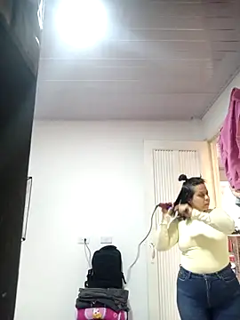 Snapshot of RossyAlvarez chatting on 7, 6, 2026 RossyAlvarez online show from 7, 6, 2026