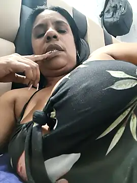 Zeyllyjhonson online show from 12, 4, 2026