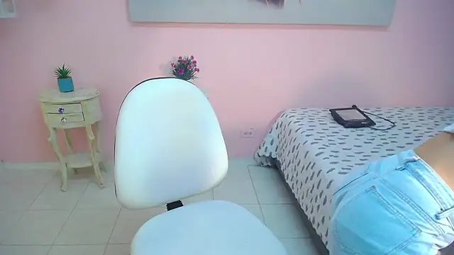 scarlett clyde online show from 28, 2, 2026