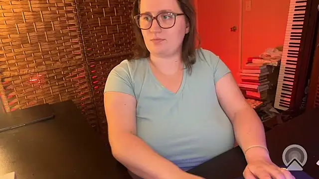 lucycomestrue online show from 8, 6, 2026