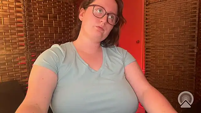 lucycomestrue online show from 8, 6, 2026