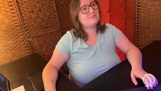 lucycomestrue online show from 6, 6, 2026