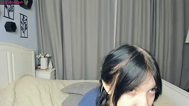 Snapshot of RoxanneComisky chatting on 10, 2, 2026 RoxanneComisky online show from 10, 2, 2026