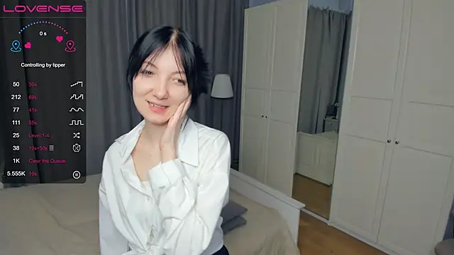 Snapshot of RoxanneComisky chatting on 1, 2, 2026 RoxanneComisky online show from 1, 2, 2026