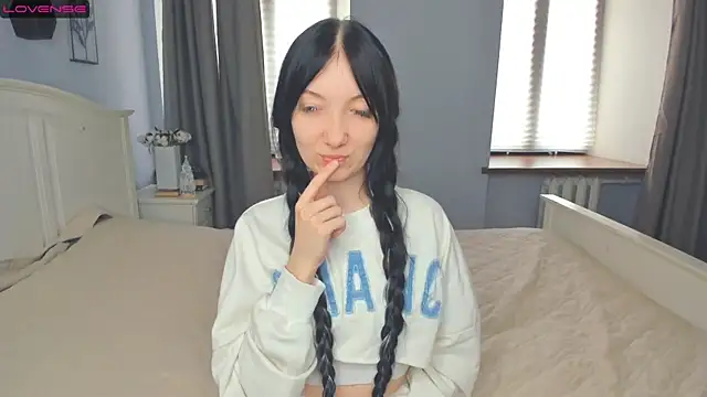 Snapshot of RoxanneComisky chatting on 6, 2, 2026 RoxanneComisky online show from 6, 2, 2026