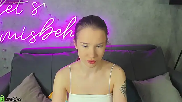 Nicole Vasquez online show from 6, 4, 2026