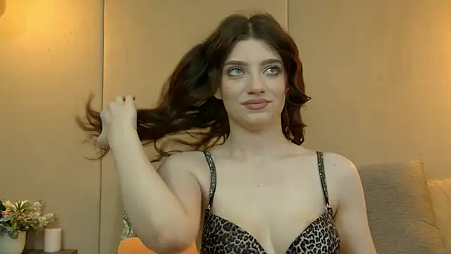 Snapshot of EllieWest chatting on 13, 7, 2026 EllieWest online show from 13, 7, 2026