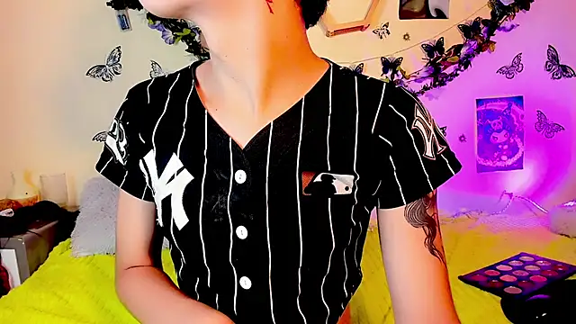 Miss-Saraii online show from 13, 4, 2026