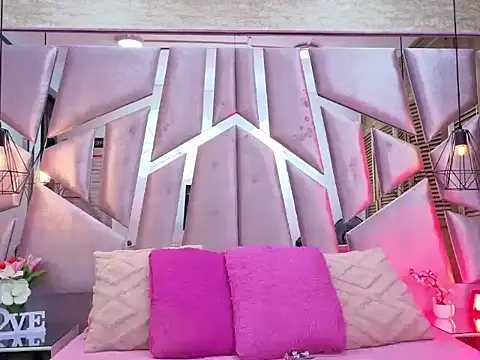 Emma Thompssonn online show from 14, 4, 2026