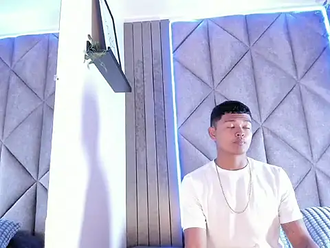 AndrewKenoxx  online show from 6, 2, 2026