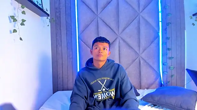 AndrewKenoxx  online show from 2, 4, 2026