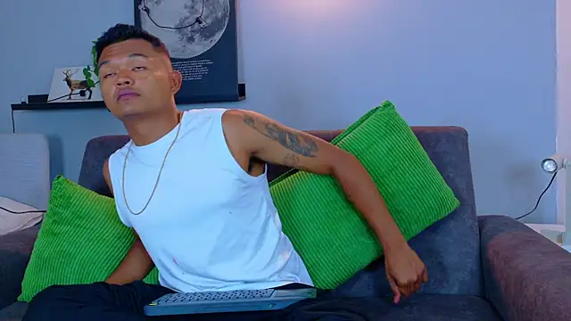 AndrewKenoxx  online show from 9, 4, 2026