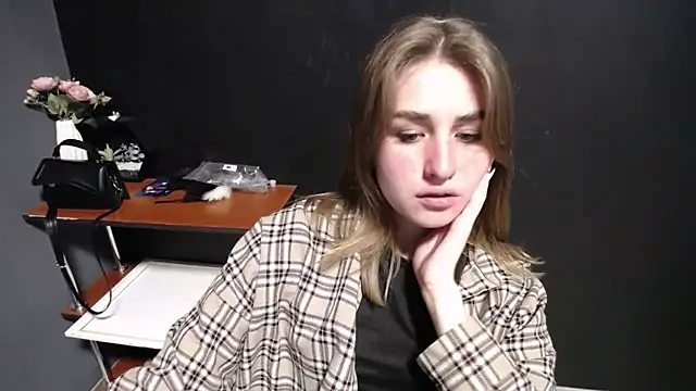 Snapshot of Sunny_siren chatting on 12, 5, 2026 Sunny siren online show from 12, 5, 2026