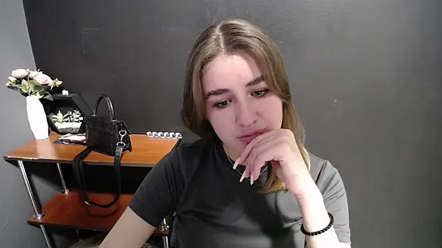 Snapshot of Sunny_siren chatting on 5, 5, 2026 Sunny siren online show from 5, 5, 2026
