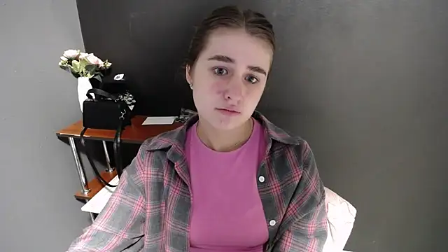 Sunny siren online show from 12, 3, 2026