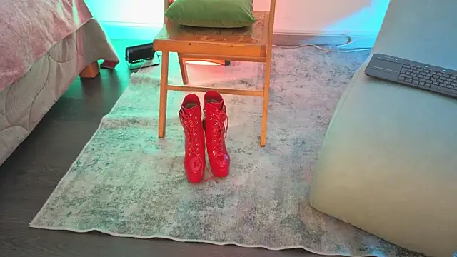 fransheskarossi online show from 12, 4, 2026