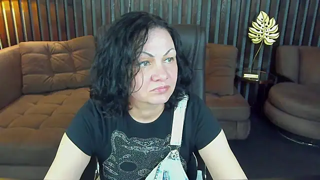 Snapshot of IrissMoon chatting on 5, 6, 2026 IrissMoon online show from 5, 6, 2026