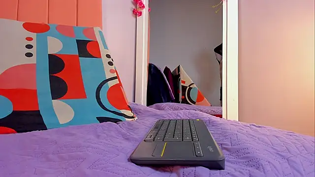 Snapshot of rose_thompson19 chatting on 8, 5, 2026 rose thompson19 online show from 8, 5, 2026