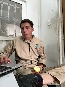 Snapshot of santiObrero chatting on 15, 7, 2026 santiObrero online show from 15, 7, 2026