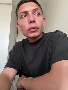 santiObrero online show from 8, 4, 2026