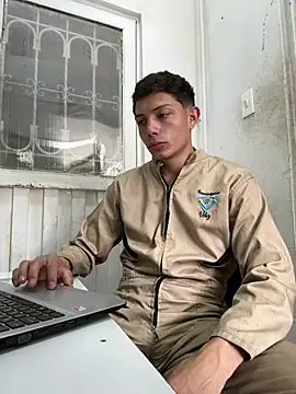 Snapshot of santiObrero chatting on 18, 7, 2026 santiObrero online show from 18, 7, 2026