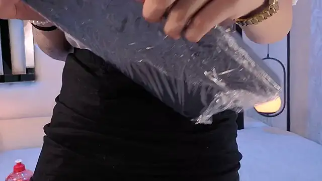 JuneCollins online show from 28, 2, 2026