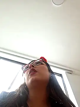 Marilyndackaria  online show from 18, 4, 2026