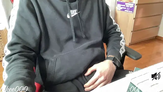 Snapshot of lukee000 chatting on 19, 1, 2026 lukee000 online show from 19, 1, 2026