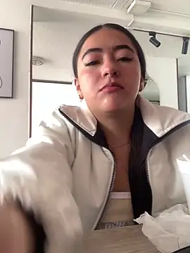 AuroraJohns Pink online show from 9, 2, 2026