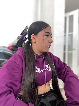 AuroraJohns Pink online show from 31, 1, 2026