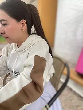 AuroraJohns Pink online show from 19, 2, 2026