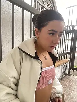 AuroraJohns Pink online show from 4, 3, 2026