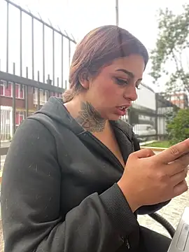 EmilyMoore Pink online show from 7, 2, 2026