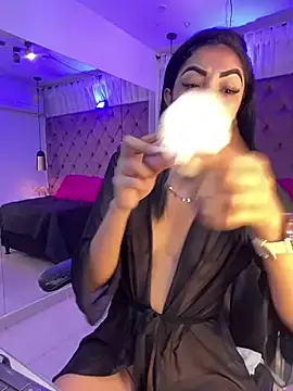Snapshot of Auri__ chatting on 17, 6, 2026 Auri online show from 17, 6, 2026