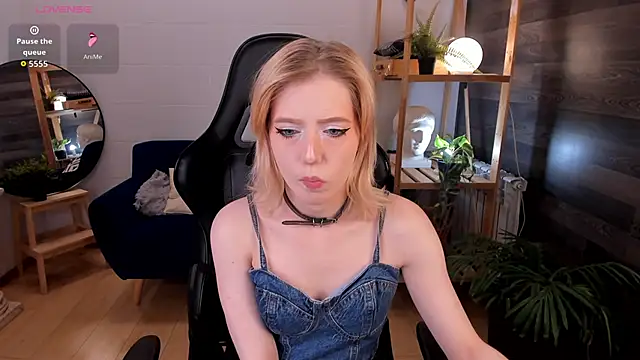 MoonlightAsuna online show from 7, 4, 2026