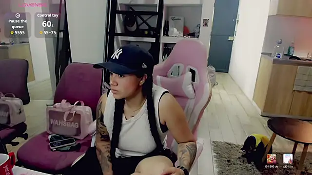 Snapshot of VictoriaHoneyy chatting on 26, 5, 2026 VictoriaHoneyy online show from 26, 5, 2026