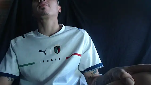 Snapshot of Andres1037 chatting on 9, 2, 2026 Andres1037 online show from 9, 2, 2026