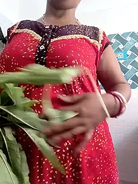 Snapshot of Hot-Tinaa chatting on 7, 5, 2026 Hot-Tinaa online show from 7, 5, 2026