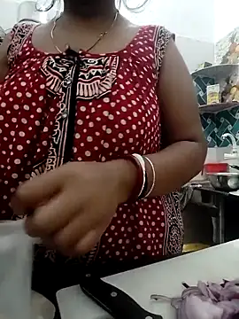 Hot-Tinaa online show from 17, 4, 2026