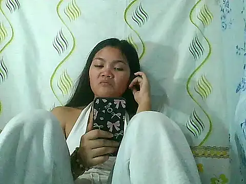 PinaySkinnyJust18 online show from 24, 4, 2026