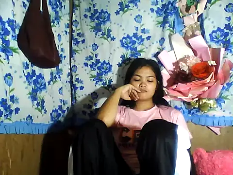 PinaySkinnyJust18 online show from 25, 5, 2026