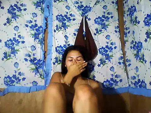 PinaySkinnyJust18 online show from 6, 5, 2026