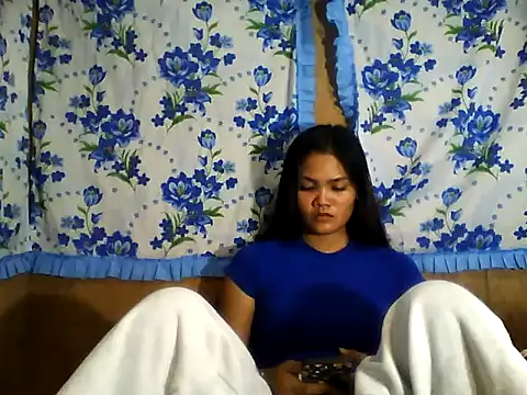 PinaySkinnyJust18 online show from 16, 4, 2026