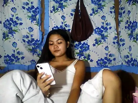 PinaySkinnyJust18 online show from 13, 5, 2026