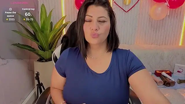 Snapshot of angele_roux_tp chatting on 18, 2, 2026 angele roux tp online show from 18, 2, 2026