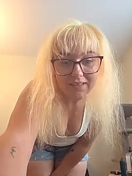 Snapshot of Ashlovescannabis chatting on 13, 7, 2026 Ashlovescannabis online show from 13, 7, 2026